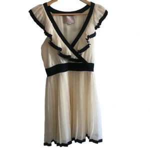FOREVER 21| Rory Beca cream and black pleated dress Y2K